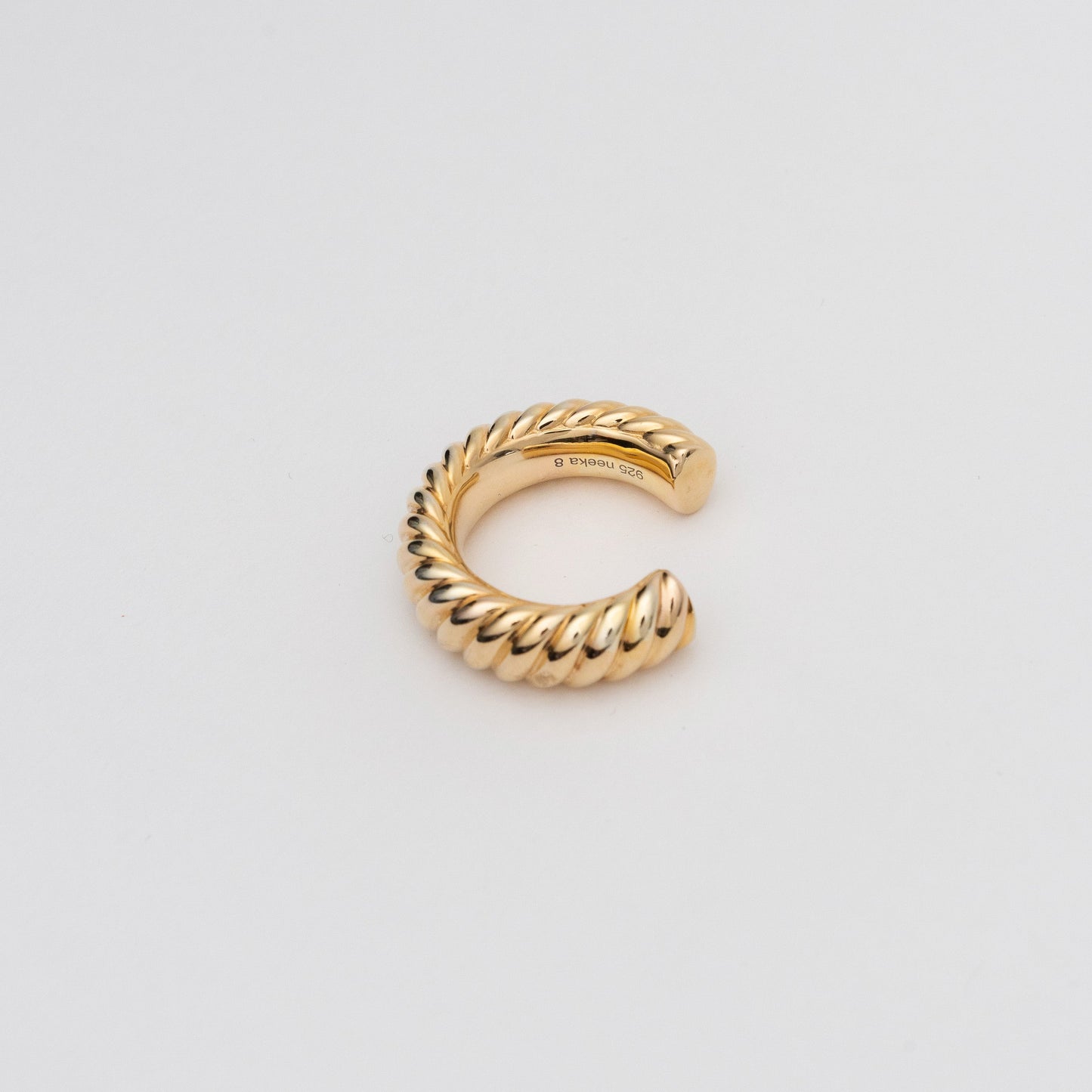 The ring: gold twist