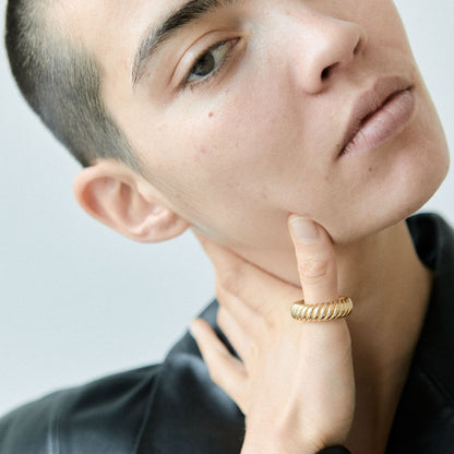 The Ring: gold twist