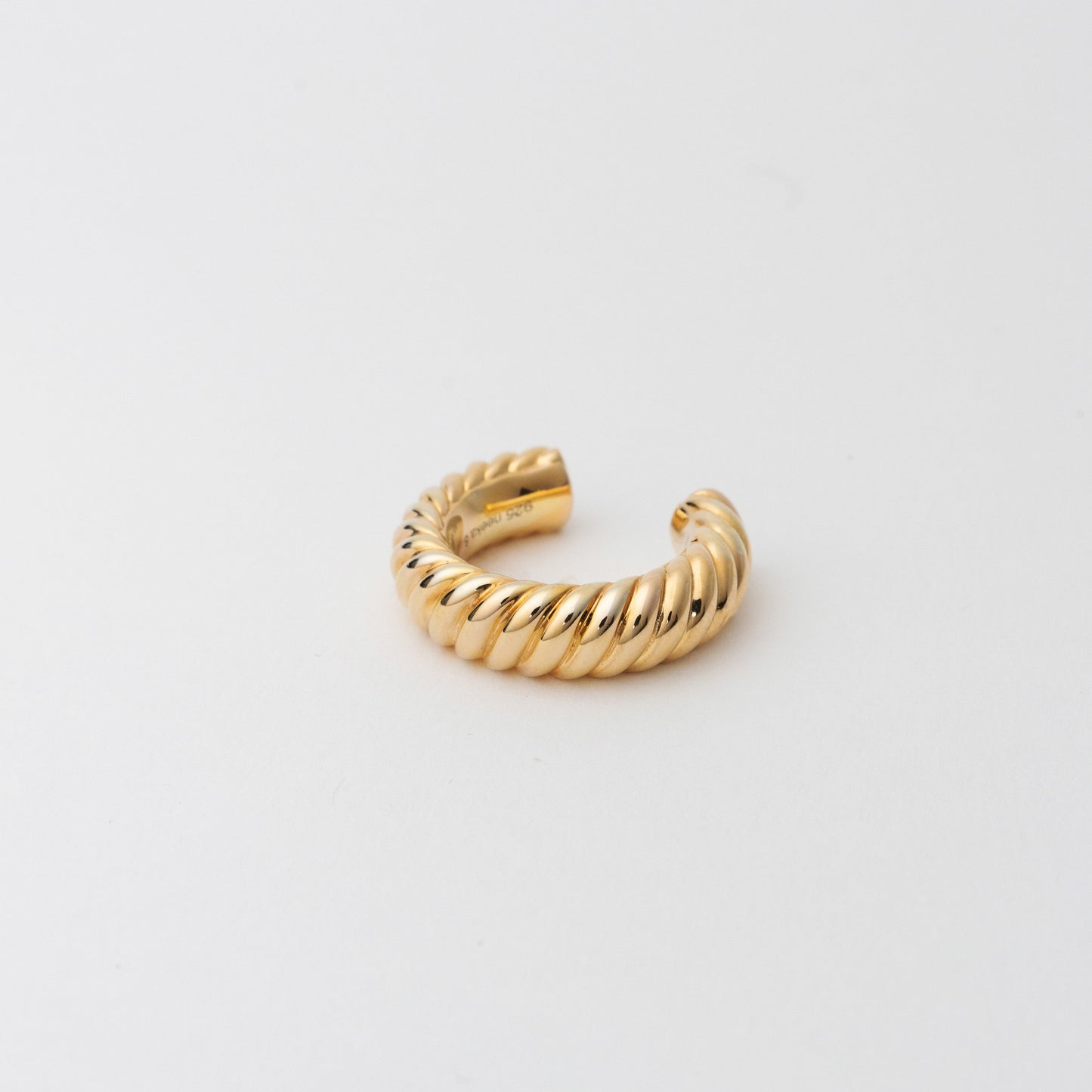 The ring: gold twist