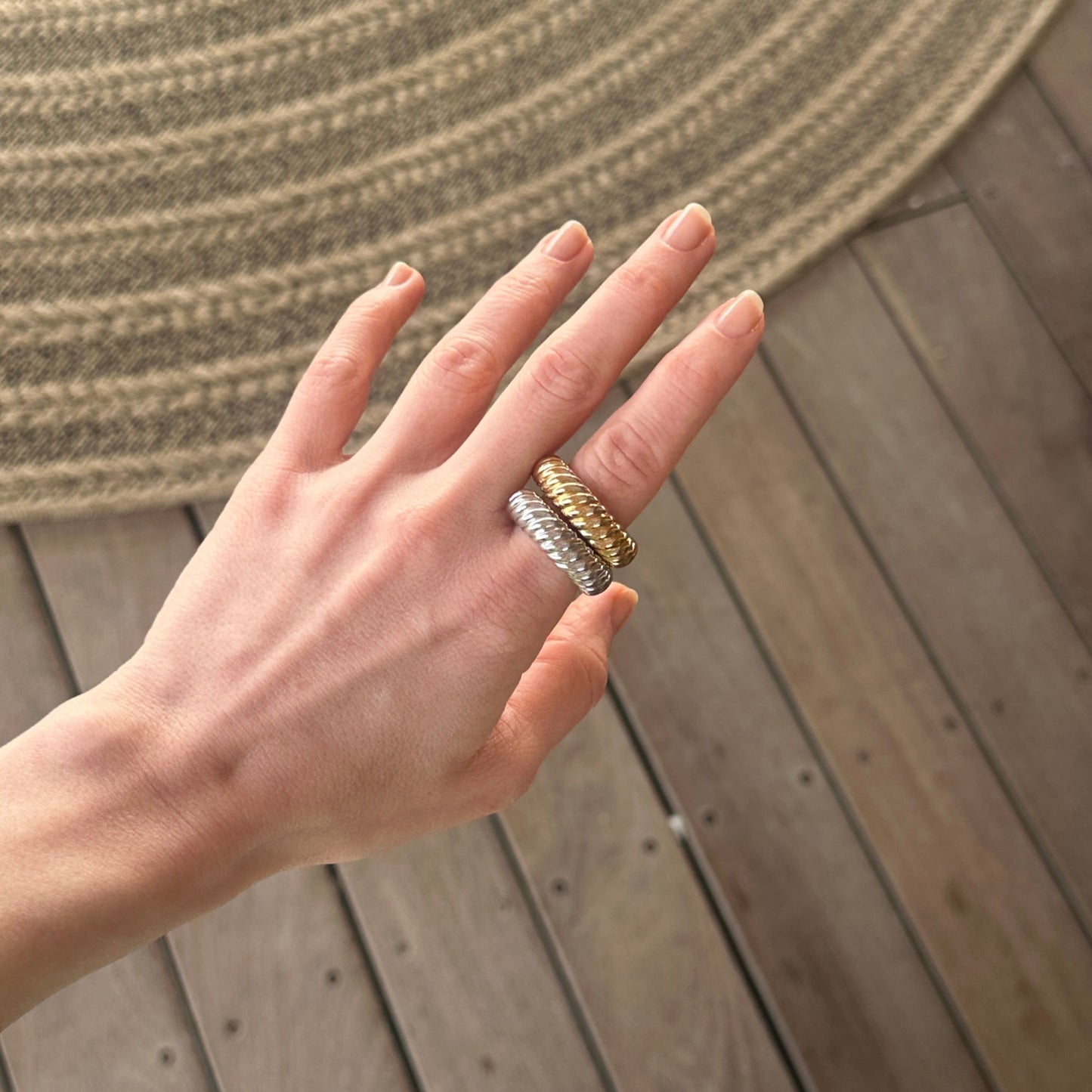 The ring: gold twist