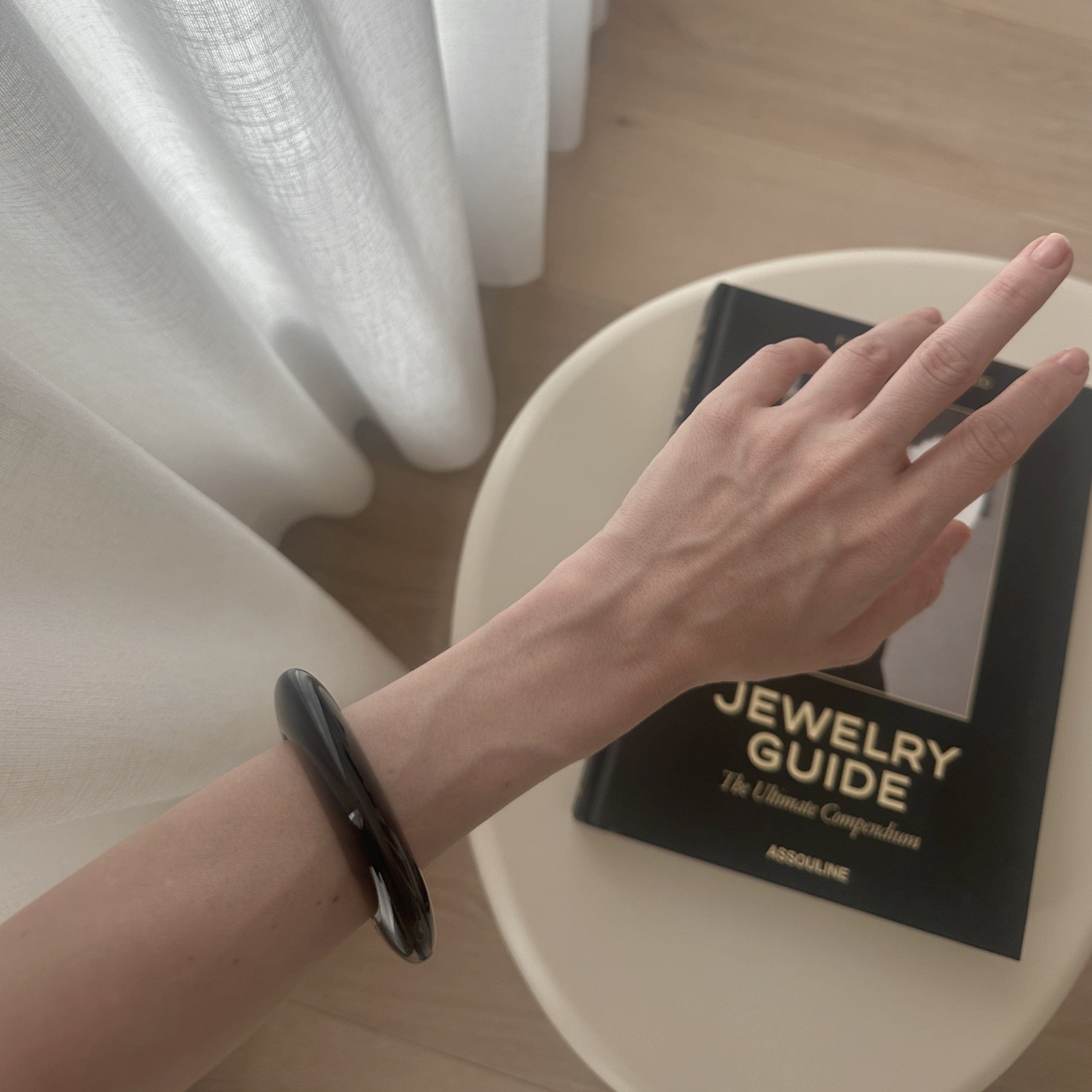 Small Bangle in black - Neeka Studios