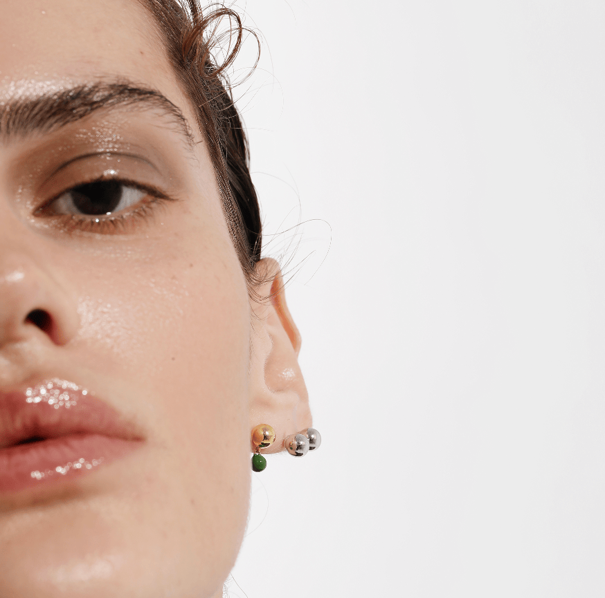 Double sphere earrings with green enamel - Neeka Studios