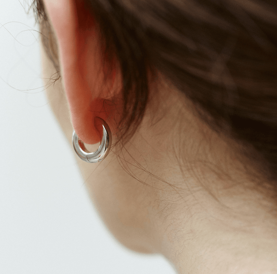 Small hoops: silver - Neeka Studios