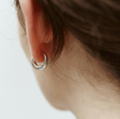 Small hoops: silver - Neeka Studios