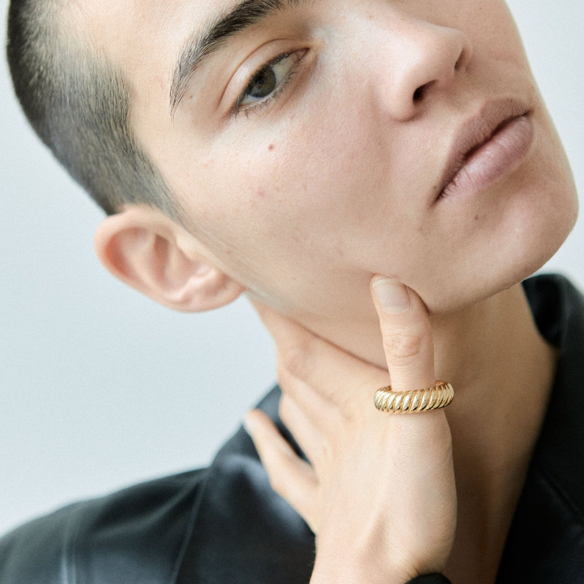 The Ring: gold twist - Neeka Studios